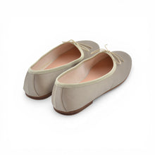 Carica l'immagine nel visualizzatore di Gallery, OLGA in Raso Beige