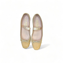 Carica l'immagine nel visualizzatore di Gallery, UMA in Nappa Cuoietto