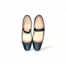 Carica l'immagine nel visualizzatore di Gallery, UMA in Raso Nero