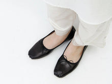 Load image into Gallery viewer, IMMA PLEATED in Black Nappa