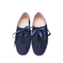 Carica l'immagine nel visualizzatore di Gallery, BETTA in Camoscio Blu Scuro-Stringata-Spelta Milano