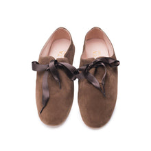 Carica l'immagine nel visualizzatore di Gallery, BETTA in Camoscio Cioccolato-Stringata-Spelta Milano