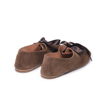 Carica l'immagine nel visualizzatore di Gallery, BETTA in Camoscio Cioccolato-Stringata-Spelta Milano