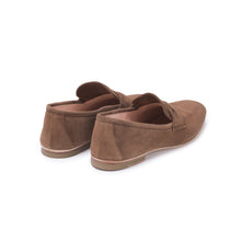Carica l'immagine nel visualizzatore di Gallery, BHAGWAN in Camoscio Cioccolato-Mocassino-Spelta Milano