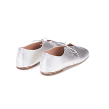 Carica l'immagine nel visualizzatore di Gallery, GIULIA in Laminato Argento-Stringata-Spelta Milano