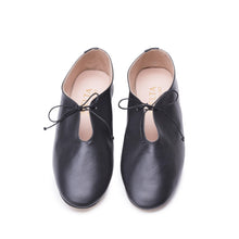 Carica l'immagine nel visualizzatore di Gallery, GIULIA in Nappa Nero-Stringata-Spelta Milano