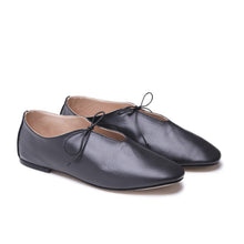 Carica l'immagine nel visualizzatore di Gallery, GIULIA in Nappa Nero-Stringata-Spelta Milano