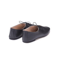 Carica l'immagine nel visualizzatore di Gallery, GIULIA in Nappa Nero-Stringata-Spelta Milano