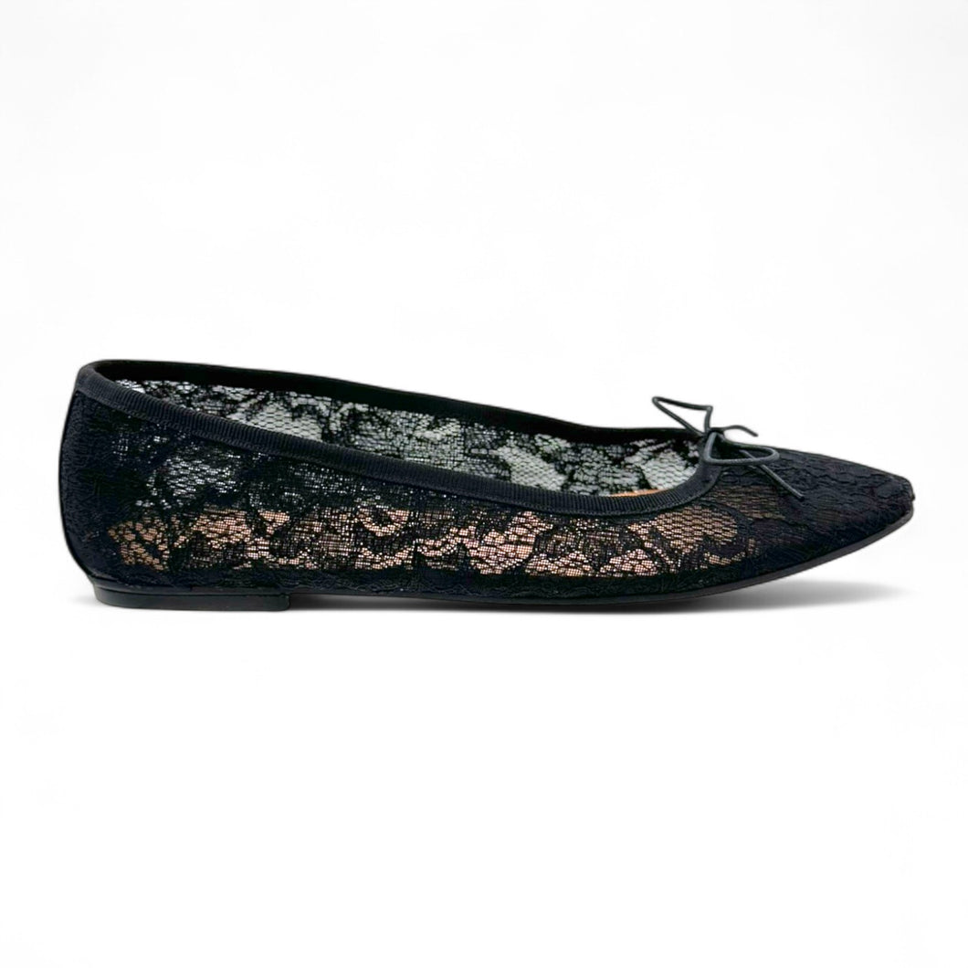 NICOLE in Black Lace