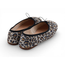 Carica l'immagine nel visualizzatore di Gallery, OLGA in Camoscio Maculato Leopardo Chiaro - PRONTA CONSEGNA
