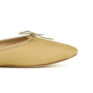 Olga in Beige Pony