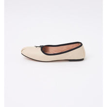 Carica l&#39;immagine nel visualizzatore di Gallery, Imma Plissè in Nappa Avorio
